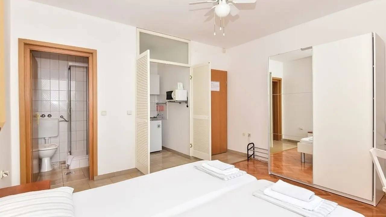 Hel ferieleilighet, Ferienwohnung für 2 Personen (20 m²) in Baska Voda in Baska Voda, Makarska Riviera