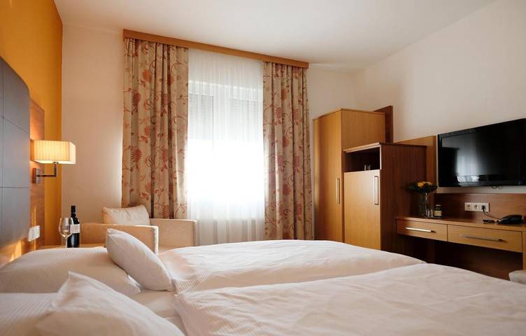 Ferienhaus für 2 Personen, mit Terrasse und Pool sowie Ausblick in Illmitz - 2