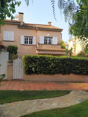 Gîte pour 3 personnes, avec terrasse et piscine à Altafulla