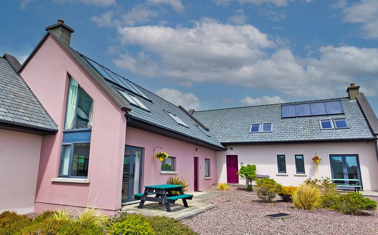 Holiday rental for 8 people, with garden, child-friendly in County Kerry