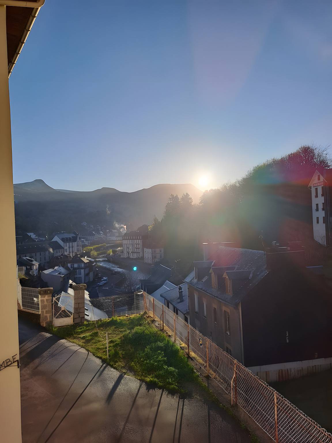Ganze Wohnung, Appartement 'L'r Du Roc, Duplex 3' mit Bergblick und Wlan in La Bourboule, Regionaler Naturpark Volcans d'Auvergne