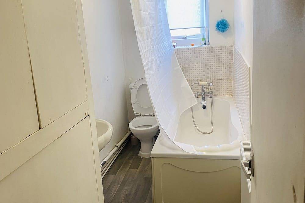 Entire apartment, Beautiful portable single room in an apartment in Bury, Greater Manchester