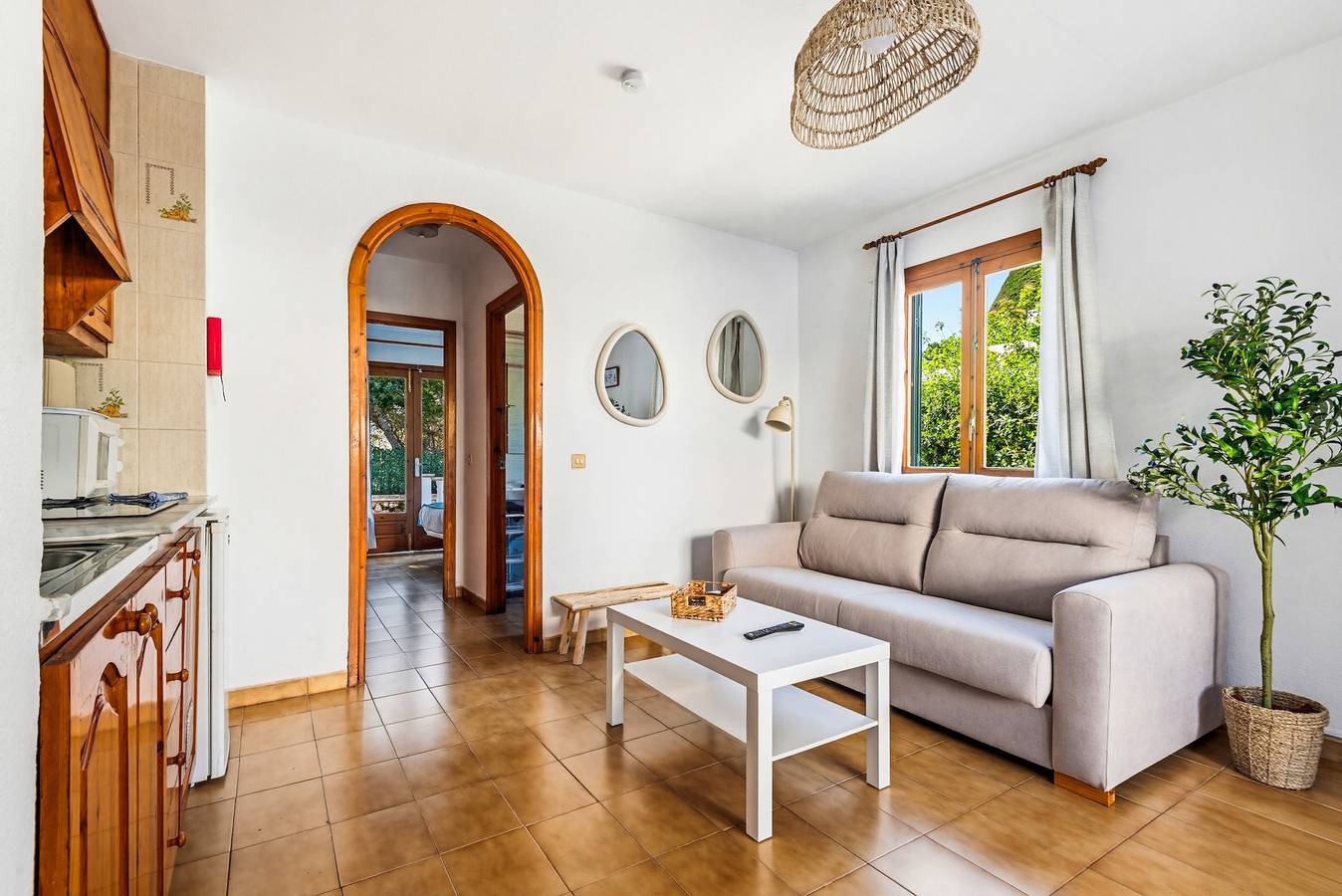 Ganze Wohnung, Ferienwohnung für 4 Personen mit Garten in Cala Blanca, Ciutadella