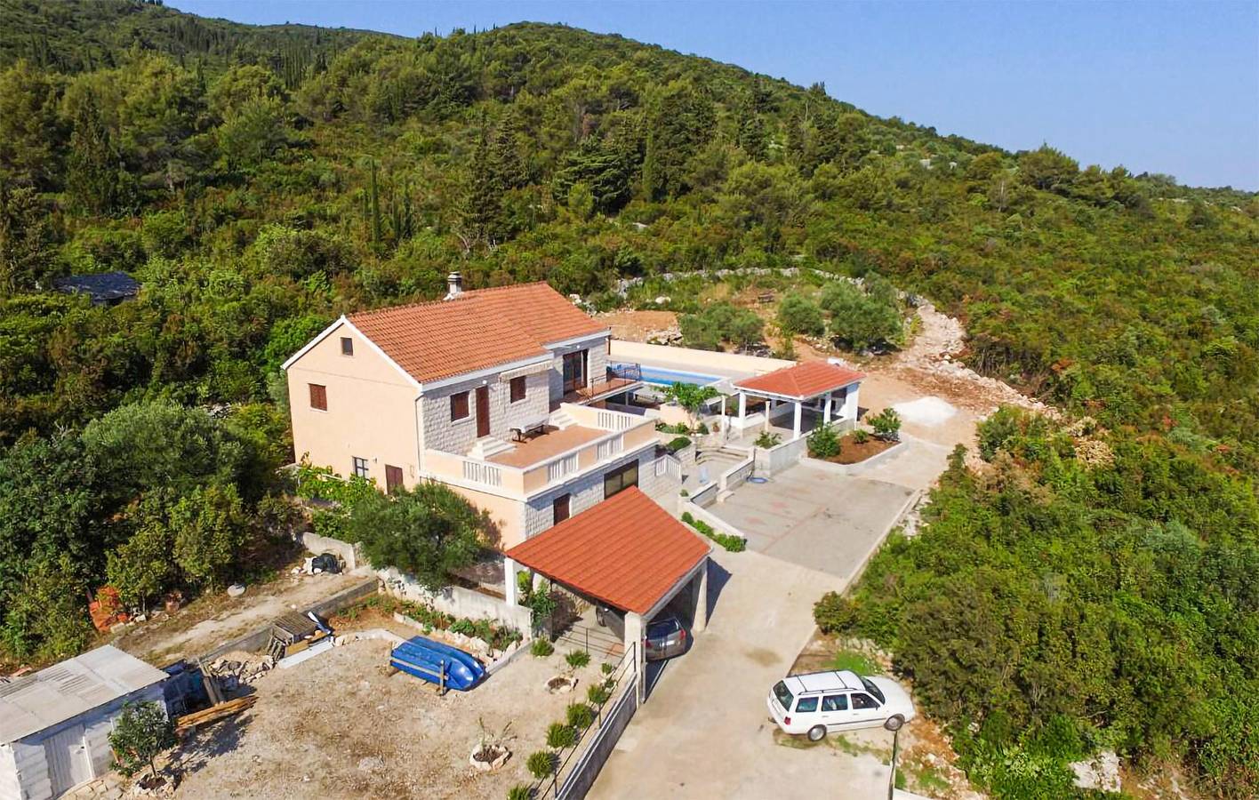 Geheel vakantieappartement, Stijlvol appartement met 1 slaapkamer, zwembad, terras en toegang tot het strand in Kneza, Korcula