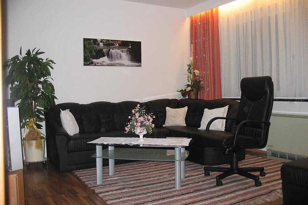 Ganze Wohnung, Apartment \"Terrasse\", 1 Schlafzimmer - Marianne, Ferienhaus in Abtenau, Tennengau