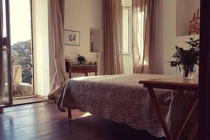 Residenza medievale con piscina nel cuore di una proprietà di sedici ettari in Sartena, Sartène e dintorni