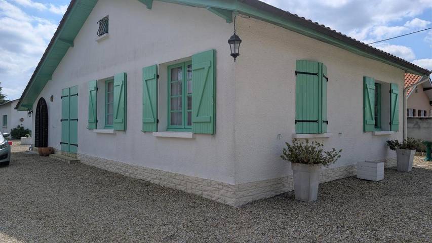 Location de vacances pour 4 personnes, avec vue et terrasse, animaux acceptés à Saint-Loubès