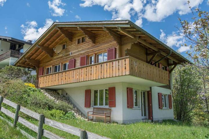 Chalet für 8 Personen, mit Balkon und Terrasse sowie Garten in Adelboden