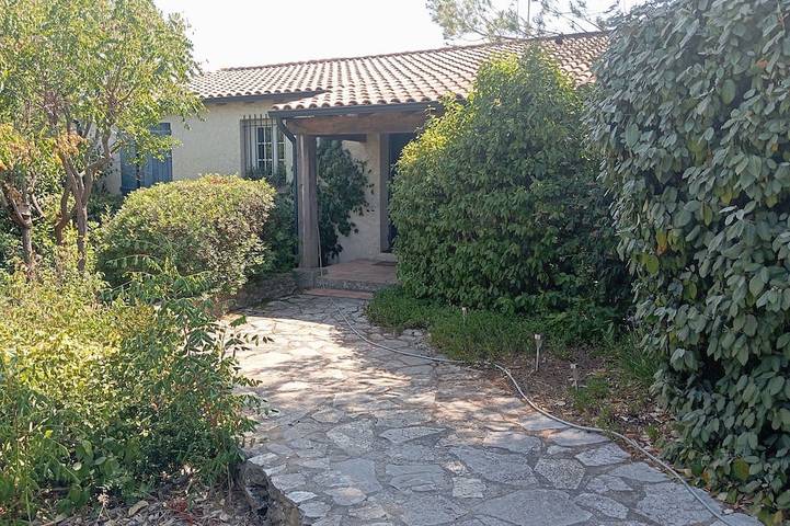 Location de vacances pour 5 personnes, avec Balcon ainsi que Terrasse et Jardin à Cournonterral