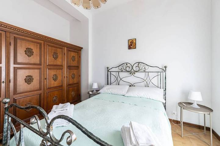Ganze Wohnung, GuestHost - Bright apartment that accommodates up to 4 people, equipped with all the comforts for a pleasant stay, with two bedrooms and a panoramic terrace that offers a beautiful view of the Maiella and Gran Sasso mountains. The accommodation is locate in Pescara, Pescara Provinz