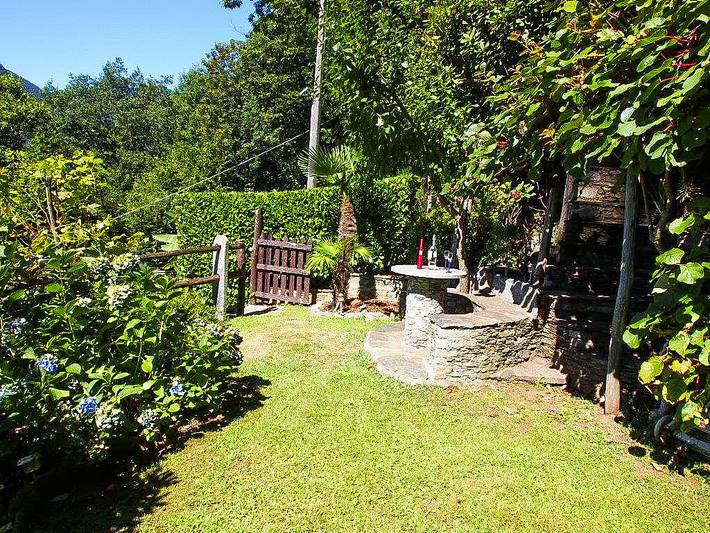 Holiday home for 4 people with terrace in Piancassone, Trarego Viggiona