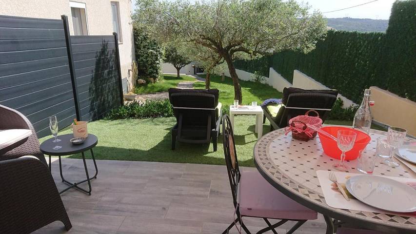 Location de vacances pour 2 personnes, avec jardin et piscine ainsi que jacuzzi et sauna à Saint-Maximin (Nimes) - 4