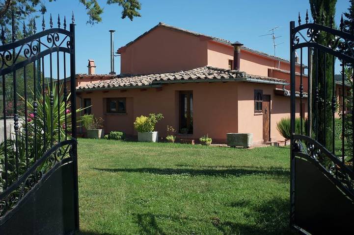 Casa vacanza per 4 persone, con giardino e piscina in San Casciano dei Bagni