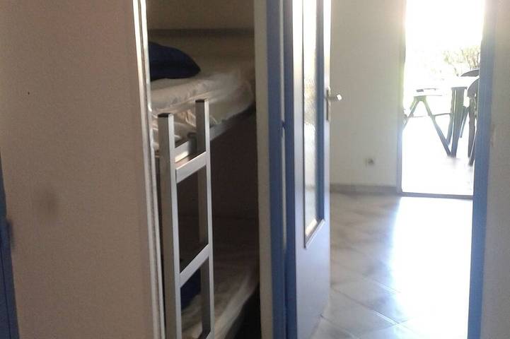 Gîte pour 6 personnes, avec jardin ainsi que piscine et terrasse dans Port des Oursinières - 4