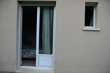 Chambre d’hôte pour 2 personnes, avec terrasse ainsi que vue et piscine, animaux acceptés à Thaims