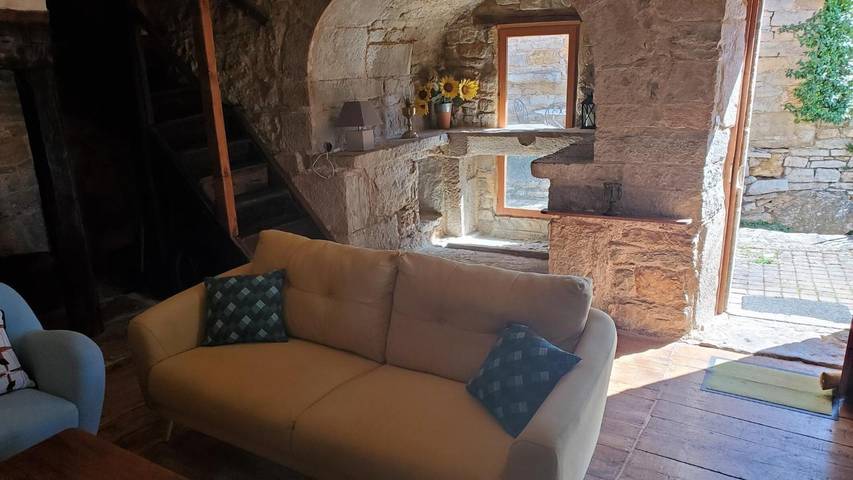 Gite 'Cap Del Mas' with Private Terrace and Wi-Fi in Ambeyrac, Quercy