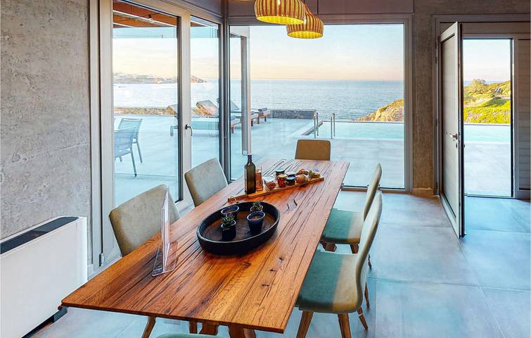 Location de vacances pour 6 personnes, avec piscine ainsi que jardin et terrasse dans Agia Pelagia - 4