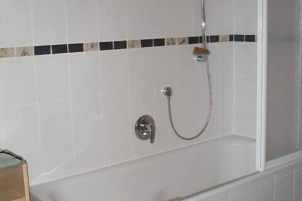 Ganze Wohnung, Kinderfreundlicher Bio-Bauernhof mit Hofladen, vielen Tieren (Dachgeschoss) in Hofheim in Unterfranken, Landkreis Haßberge