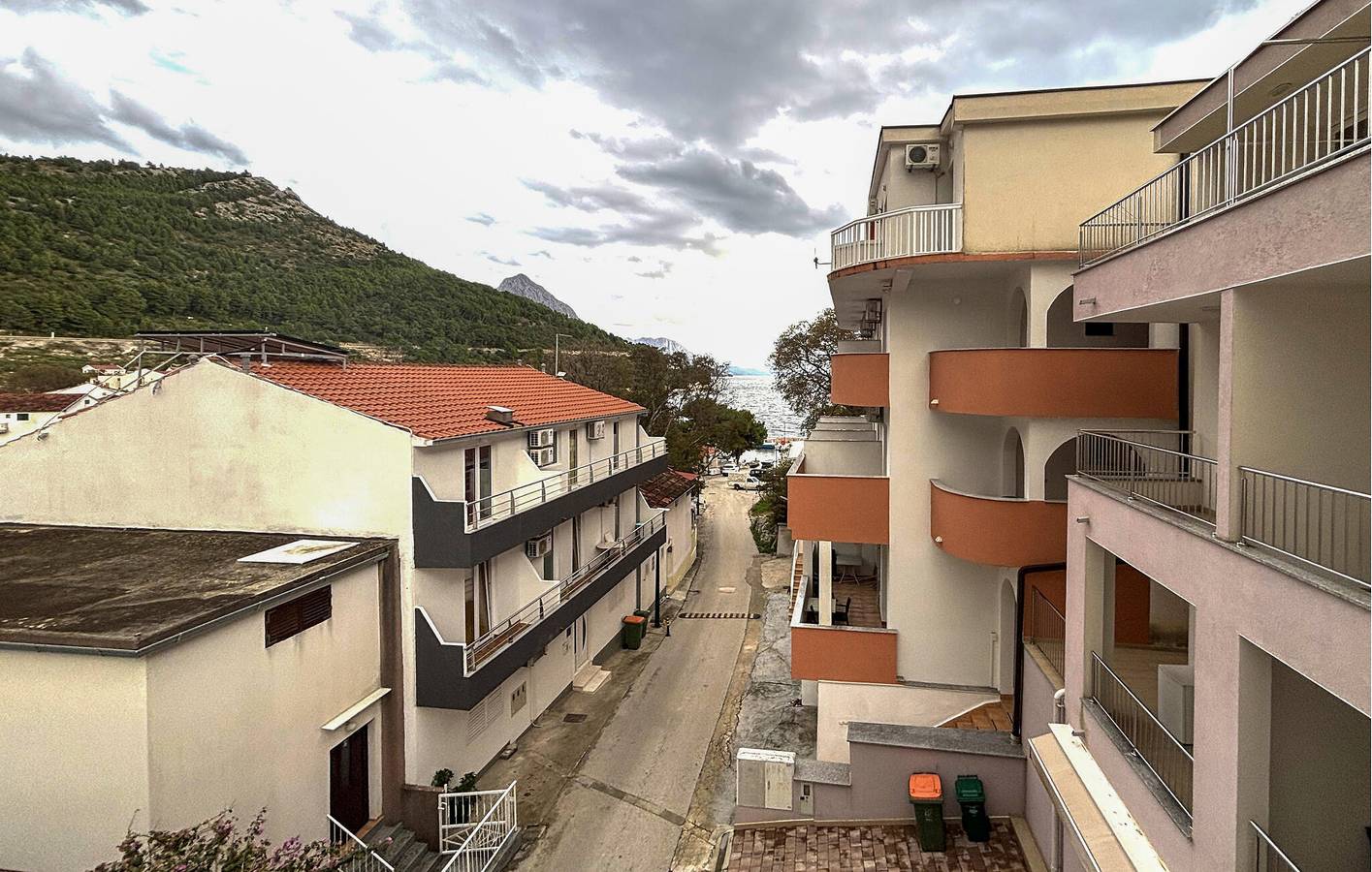 Ganze Ferienwohnung, Apartment mit Meerblick, Terrasse, WLAN, Klimaanlage und Parkplatz in Drvenik, Makarska Riviera