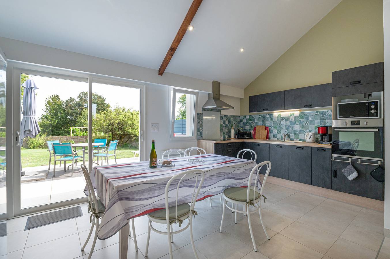 Casita de campo "Le Chant Des Oiseaux" con terraza privada, jardín compartido y Wi-Fi in Crach, Côte des Mégalithes