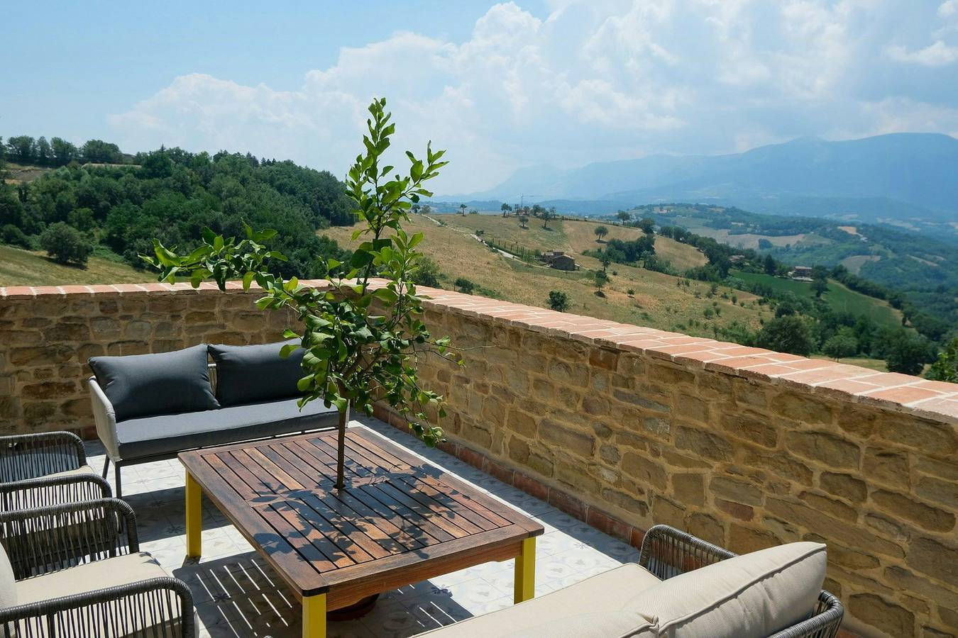 Villa in arenaria nei pressi di Gualdo in Gualdo, Parco nazionale dei Monti Sibillini
