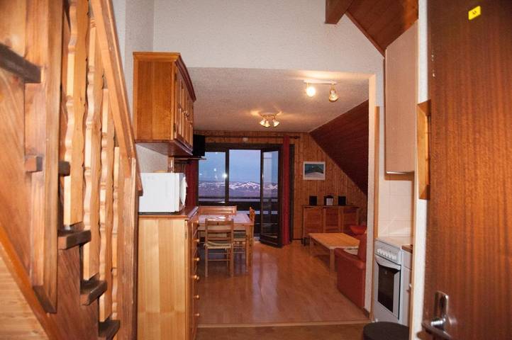 Gîte pour 7 personnes, avec vue sur le lac ainsi que vue et balcon, adapté aux familles à Thollon-les-Mémises - 4