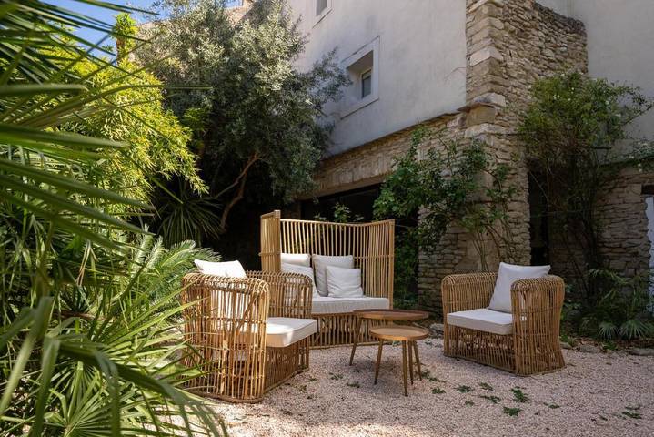 Appart’hôtel pour 3 personnes, avec Balcon et Terrasse ainsi que Jardin et Piscine
