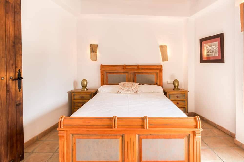 Belle maison andalouse avec piscine barbecue in Pinos del Valle, El Pinar