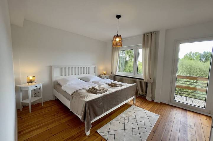 Ferienwohnung für 4 Personen, mit Balkon und Whirlpool sowie Garten und Pool in Bad Oldesloe