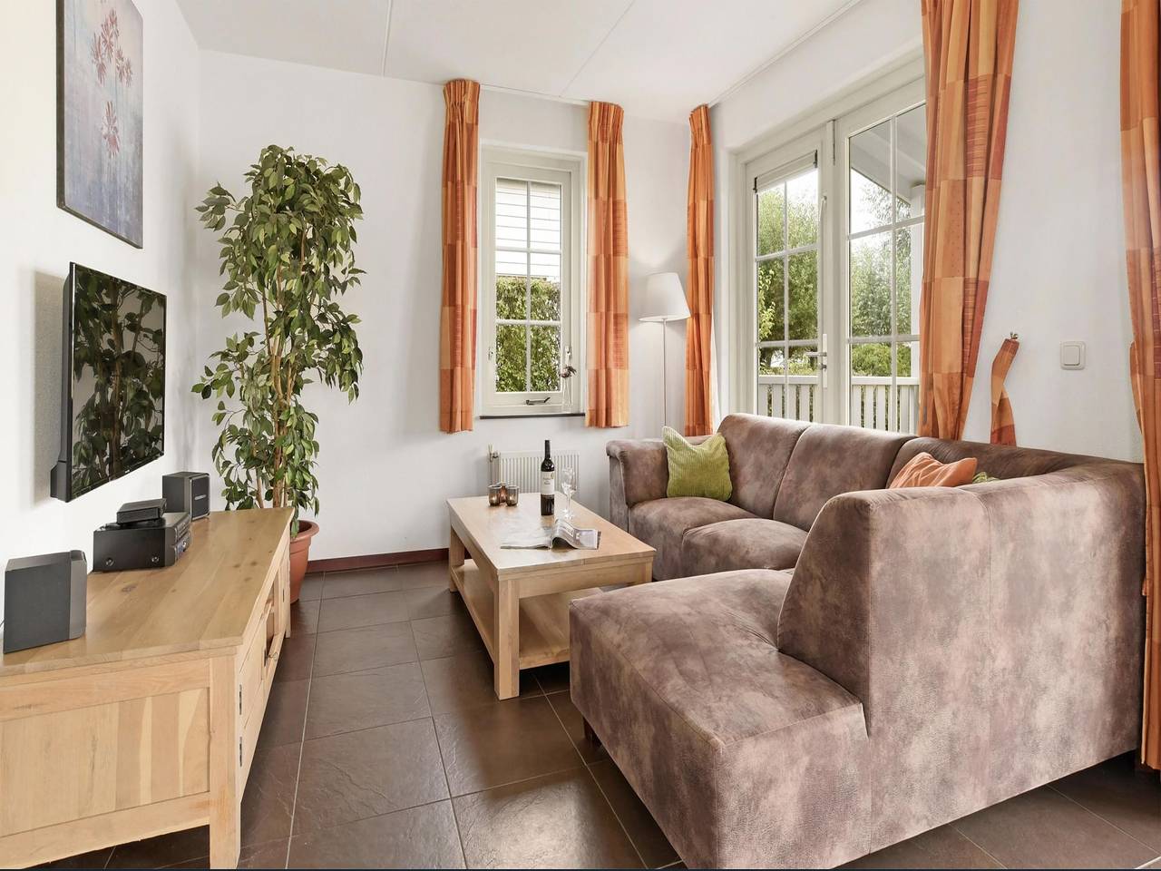 Sonnendurchfluteter Bungalow in Simonshaven in Bernisse, Niederländische Nordsee