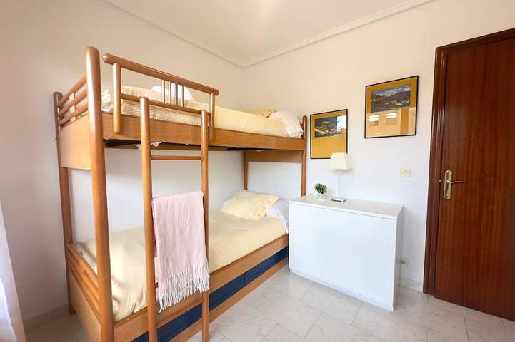 Appartement entier, Beachfront with private garden La Galerna 17000 in Santoña, Côte Cantabrienne