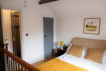 Log Cabin for 2 People in Matlock, Derbyshire, Photo 2