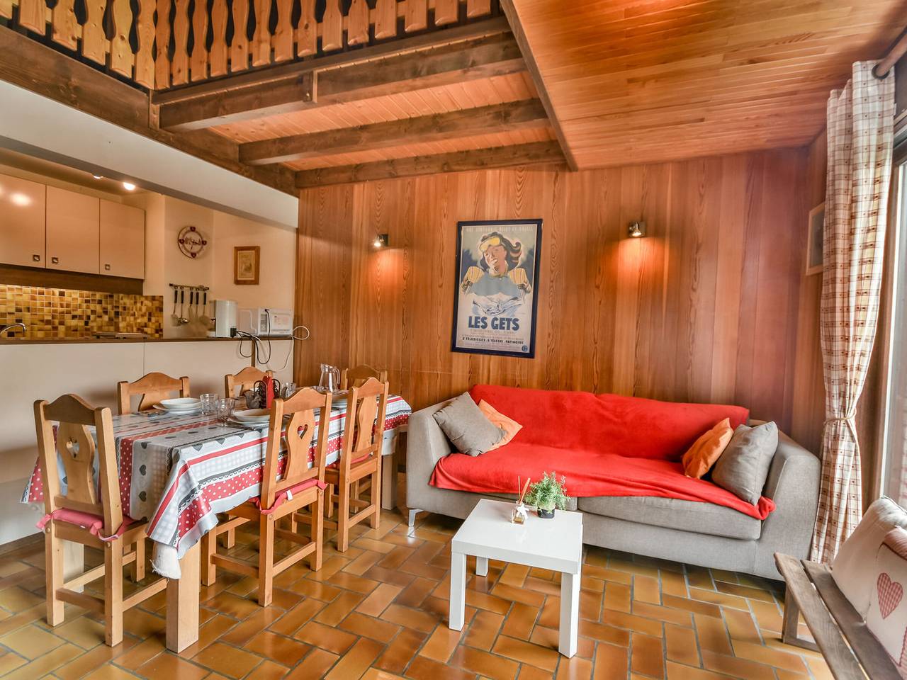 Entire apartment, Cozy duplex for 6-8 people with parking in Les Gets, Les Portes du Soleil