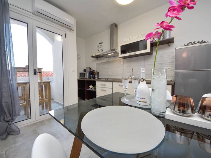 Gîte pour 4 personnes, avec balcon et jardin dans Vir - 2