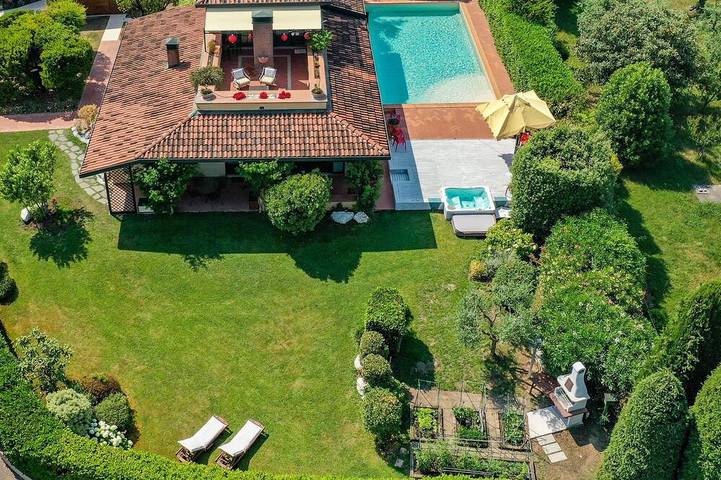 Villa per 8 persone, con giardino e idromassaggio, con animali domestici in Padenghe sul Garda