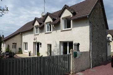 Gîte pour 8 personnes, avec jardin à Saint-Sauveur-Lendelin