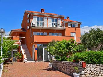 Ferienwohnung für 5 Personen, mit Terrasse und Garten in Novi Vinodolski