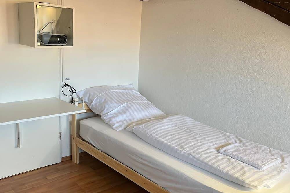 Ganze Wohnung, Einbettzimmer im historischen Fachwerkhaus in Rottenburg, Neckar-Alb