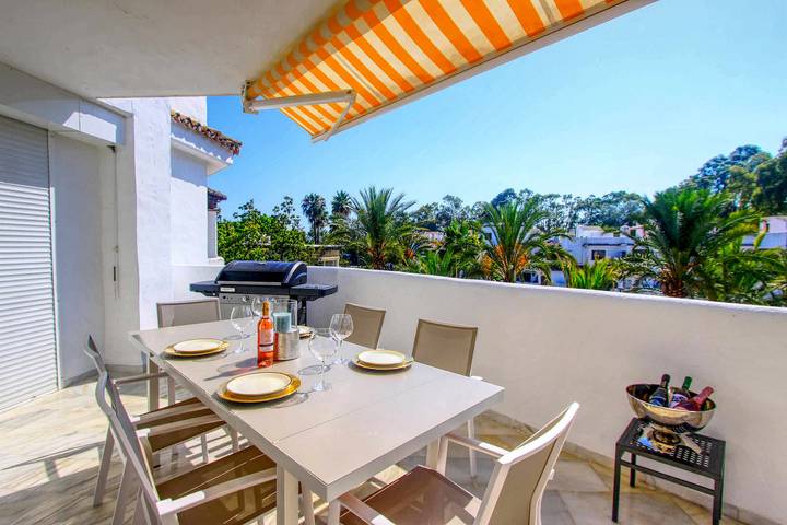 Gîte pour 12 personnes, avec balcon ainsi que bassin pour enfant et jacuzzi, adapté aux familles à Marbella - 4
