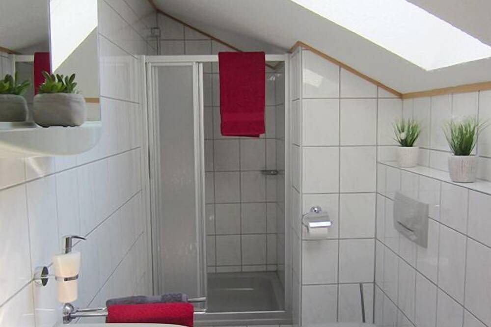 Ganze Wohnung, Gemütliche, helle Wohnung in nächster Näche zu den Thermalbädern und Golfanlagen in Bayerbach, Bayerische Golf und Thermenland
