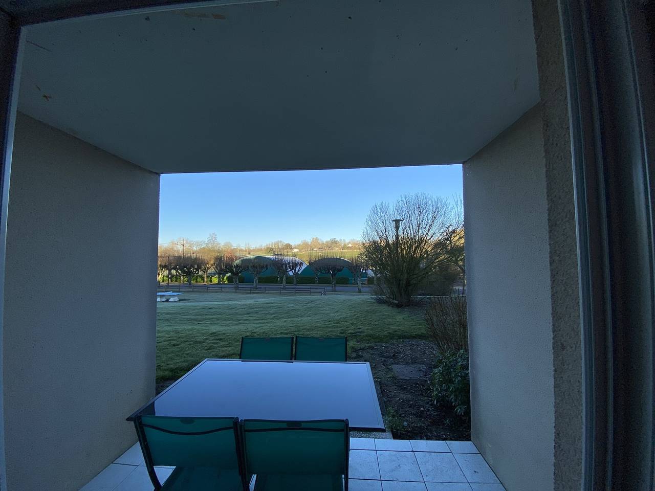 Ganze Wohnung, Charmantes T2 mit Terrasse in der Nähe von Thermes du Connétable, Wi-Fi, Geschirrspüler in La Roche-Posay, Vienne