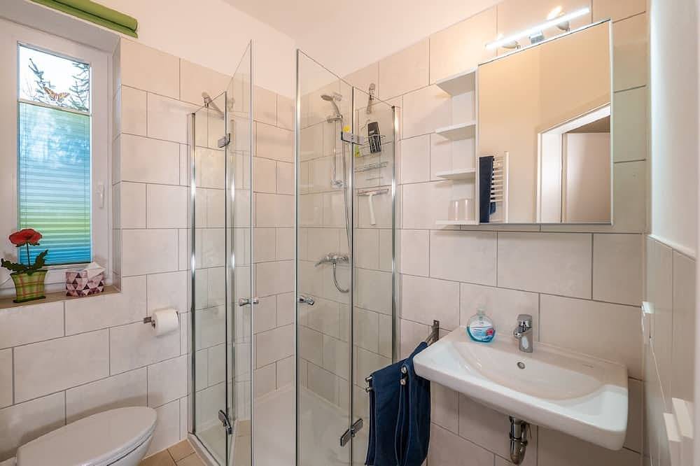 Ganze Wohnung, Helles Appartment (30qm) mit kostenfreiem Wlan und Terrasse in Au in der Hallertau, Hopfenland Hallertau