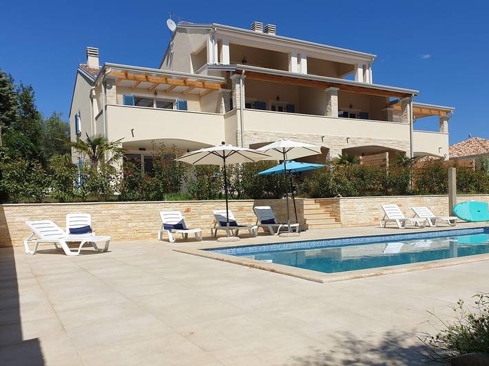 Ferienhaus für 7 Personen, mit Balkon/Terrasse und Pool, mit Haustier - 1
