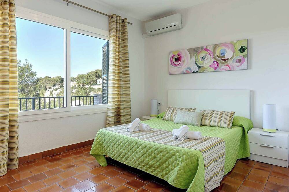 Villa Mascaro - Large Traditional Menorcan Villa with Family Pool and Sea View in Cala Galdana, Ferreries
