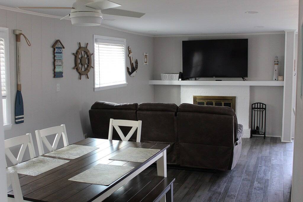 Updated & short walk to downtown Charlevoix! in Charlevoix, Charlevoix County