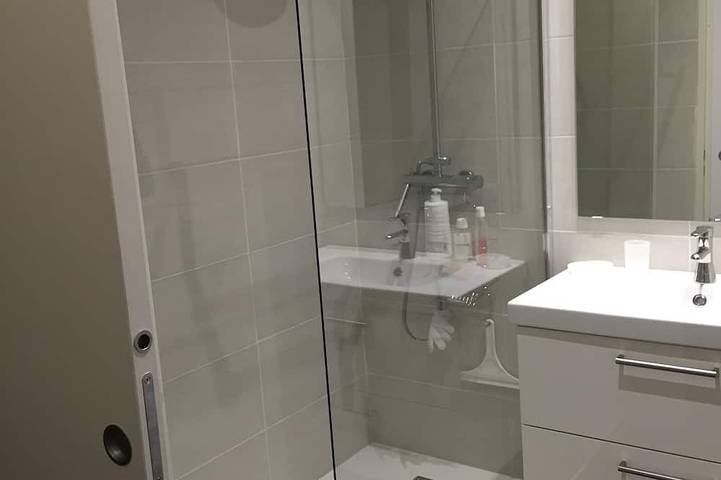 Appartement entier, 3 pièces en dernier étage, vue mer panoramique, piscine, climatisation, garage in Antibes, Côte méditerranéenne (France)