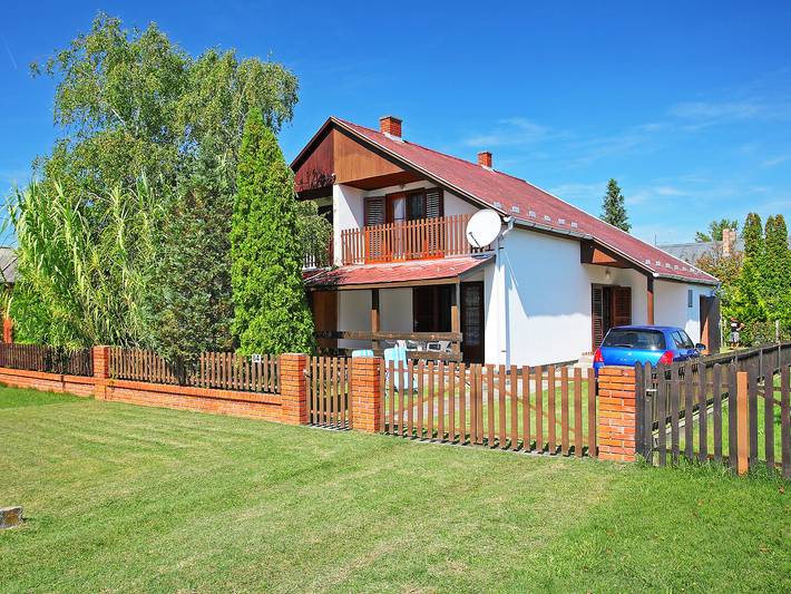 Ferienhaus für 5 Personen, mit Balkon und Terrasse sowie Garten in Balatonkeresztur