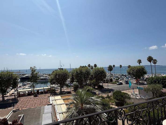Gîte pour 2 personnes, avec Balcon dans Office De Tourisme De Golf Juan
