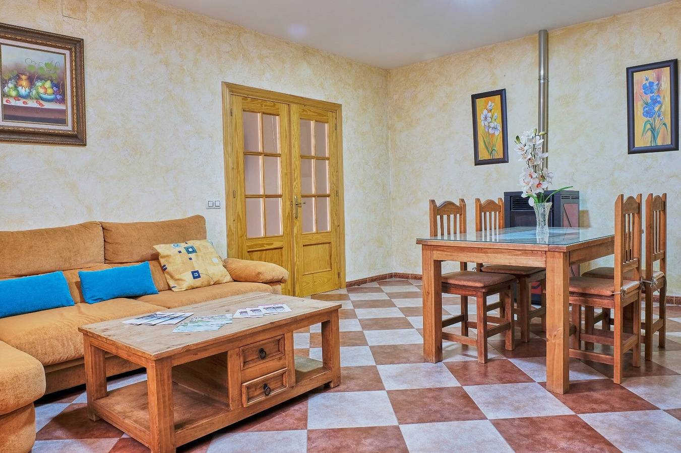 Casa de vacaciones La Reconquista con piscina, jardín y Wi-Fi in Santa Elena, Sierra Morena