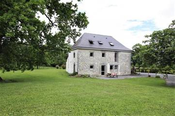 Gîte pour 10 personnes, avec jardin à Lys (homonymie)
